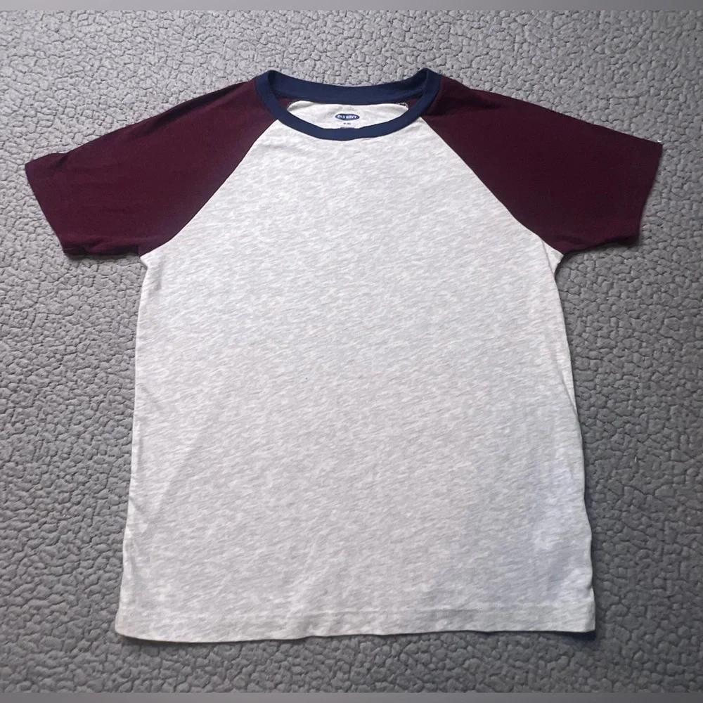 Old Navy Gray And Maroon Little Boys T Shirt Size Medium‎ (8)